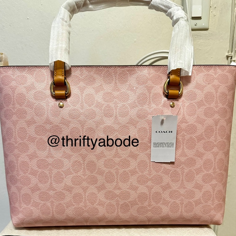 Station Tote Bag In Signature Canvas - Powder Pink - Picture 5 of 5